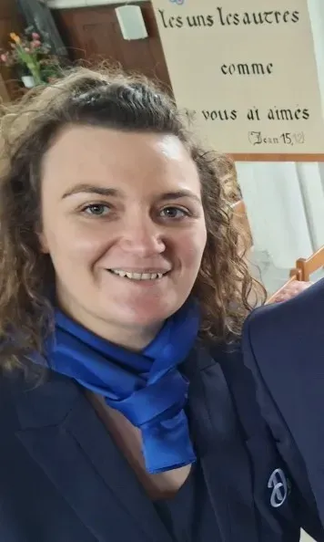 Portrait de Rachel, maîtresse de cérémonie funéraire attentionnée.
